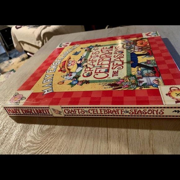 Mary Engelbreit “Crafts for the Seasons” Rare Book - Picture 8 of 9